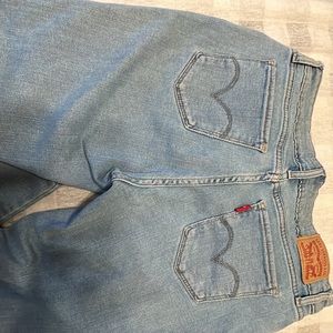 Levi’s 711
